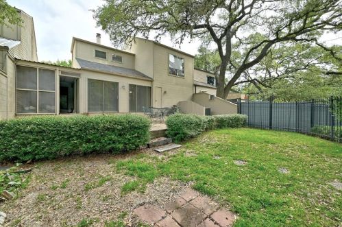 6303 5 Acre Wood St, Austin TX 78746-7125 exterior