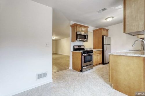 1807 Faulkner Ct, Mahwah NJ  07430-3491 exterior