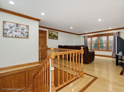 837 Linden Ave, Elmhurst IL 60126-4538 exterior