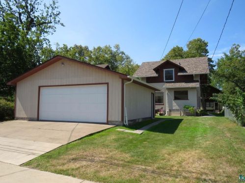 976 85th Ave, Duluth, MN 55808-1405