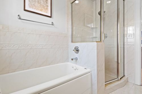 6162 Washington Cir, Milwaukee WI 53213-2472 exterior