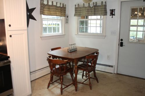 23 Canterbury Rd, Concord NH 03301-5618 exterior