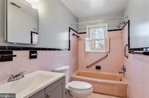 1006 Venice Dr, Silver Spring MD 20904-2065 exterior