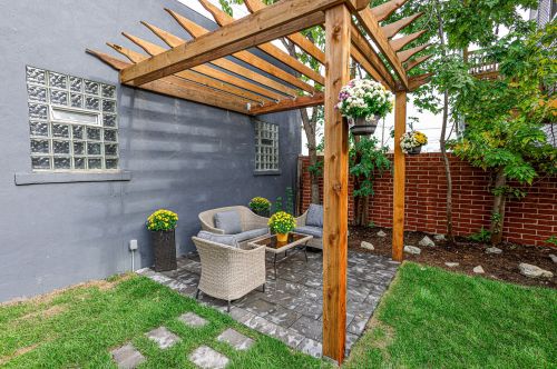 2720 Monroe St, Chicago IL  60612-2823 exterior