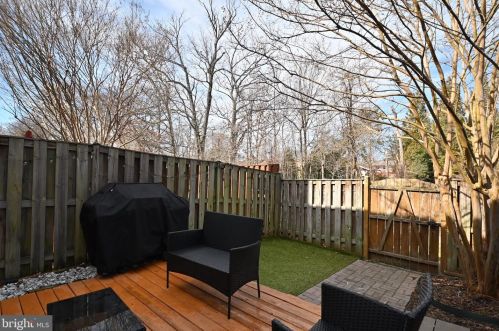 5648 Ridge View Dr, Alexandria VA  22310-1467 exterior