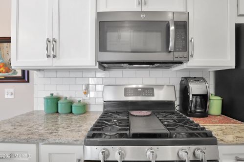 901 Marshall St, Portland MI 48875-1372 exterior