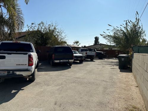 37 Garden Dr, Bakersfield CA 93307-5255 exterior