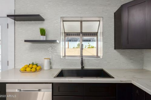 734 Carter Rd, Phoenix AZ  85042-5530 exterior