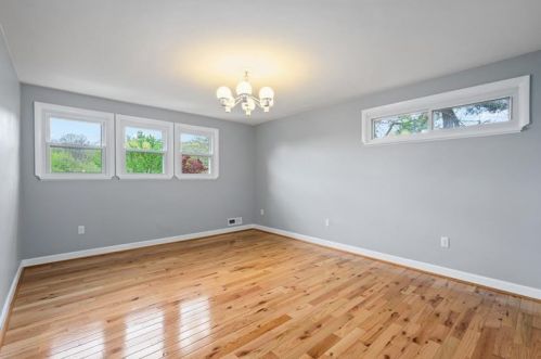 3927 Blvd Dr, Pittsburgh PA 15217-2619 exterior