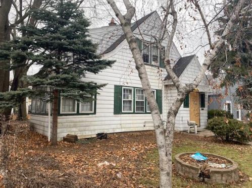 4155 Montreal St, Milwaukee, WI 53216-1756