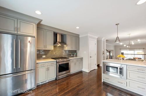 6912 Minnetonka Ave, Chicago IL 60646-1517 exterior