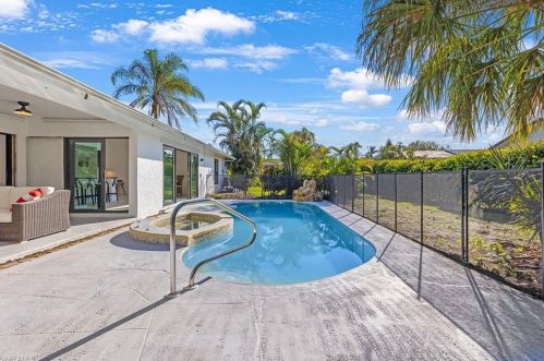 4592 Chippendale Dr, Naples FL 34112-5259 exterior