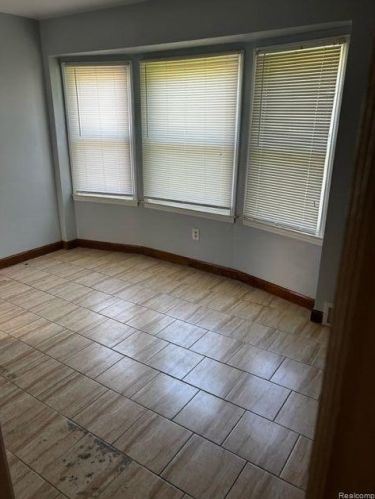 25468 Lehigh St, Dearborn Heights MI  48125-1529 exterior