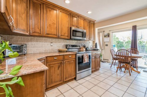 101 Ldg Ave, Huntington Station NY 11746-2808 exterior