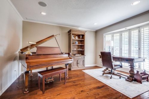 10727 Cox Ln, Dallas TX 75229-5211 exterior