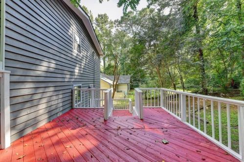 689 Lake Dr, Lithonia GA  30039-6683 exterior