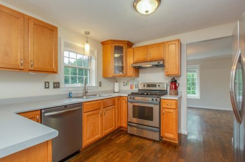 4 Devinne Dr, Concord NH 03301-5900 exterior