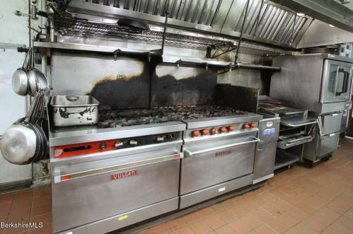 15 Franklin St, Lenox MA 01240-2304 exterior