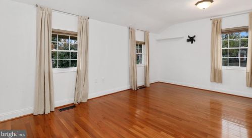 2406 Dearing St, Alexandria VA 22302-1806 exterior