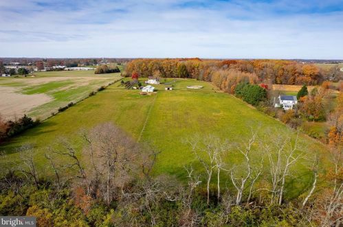 262 Lk Rd, Pilesgrove NJ 08098-3008 exterior