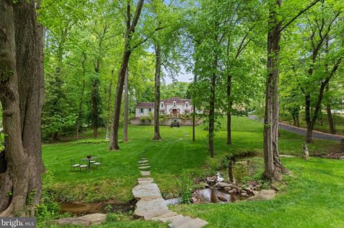 8751 Brook Rd, Mc Lean VA  22102-1507 exterior