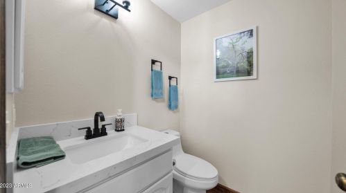 16012 10th St, Phoenix AZ  85022-3100 exterior