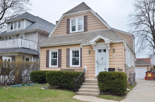 1304 Lake Bluff Blvd, Milwaukee, WI 53211-1536