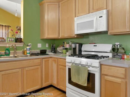 39 Timberline Rd, Berkeley Township NJ 08721-2108 exterior