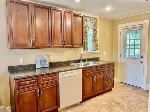 3912 Dalewood St, Pittsburgh PA 15227-3423 exterior