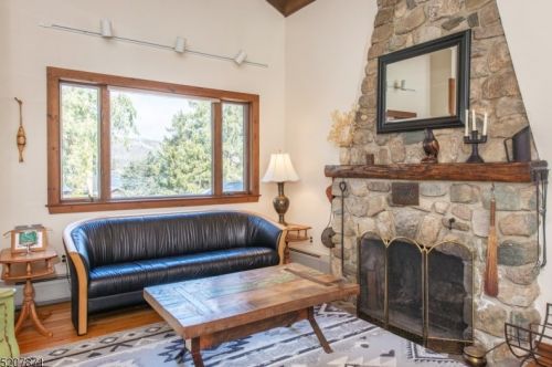 438 Shore Trl, Sparta NJ  07871-1427 exterior