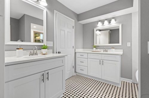 2320 Kenboern Dr, Milwaukee WI 53209-1832 exterior