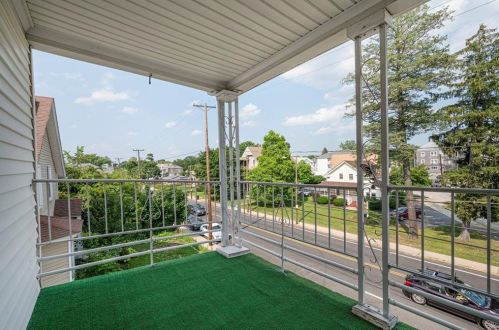 1041 Park Ave, Woonsocket, RI 02895-6332