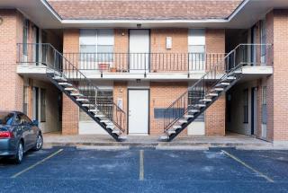 302 38th St, Austin TX  78705-1422 exterior