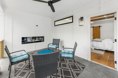 2020 Cambridge Ave, Atlanta GA 30337-1816 exterior