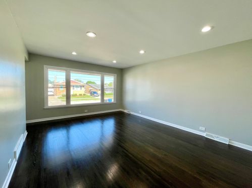 8015 Keeler Ave, Chicago IL  60652-2313 exterior