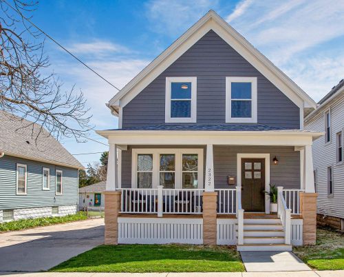 2322 Lenox St, Milwaukee, WI 53207-1704