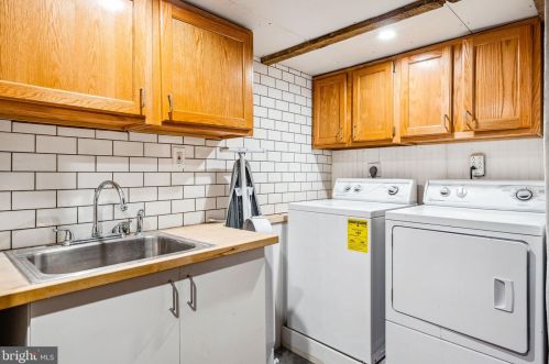 240 Fairmount Ave, Philadelphia PA  19123-2928 exterior