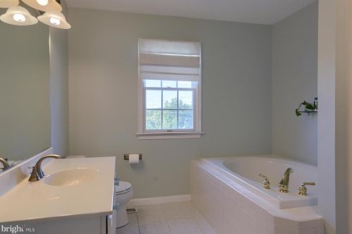 107 Doreen Dr, Hummelstown PA 17036-2725 exterior