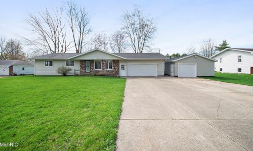 60 Henry St, Coppersville, MI 49404-1140