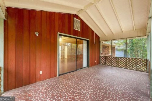 5820 Greenbrier Rd, Atlanta GA 30328-5215 exterior