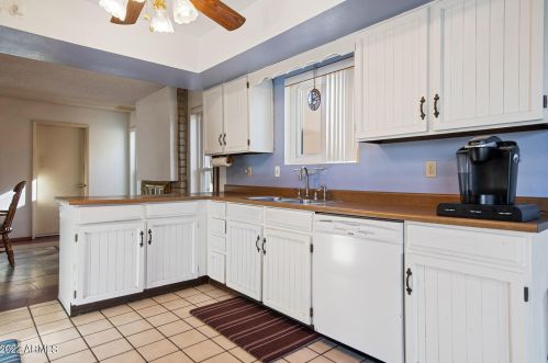 4026 Christy Dr, Phoenix AZ 85028-3108 exterior