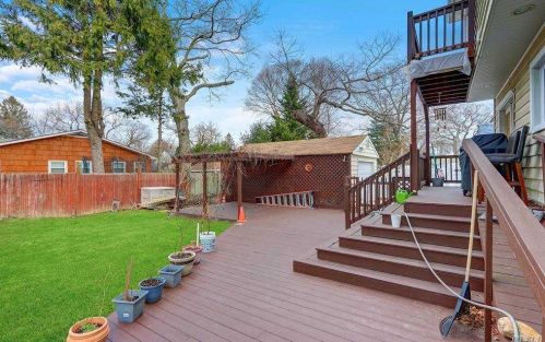 24 Vondran St, Huntington Station NY 11746-2548 exterior