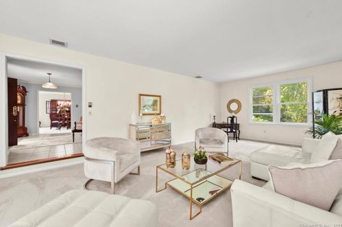 41 Cranbury Rd, Norwalk CT 06851-2649 exterior