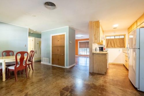 7401 Eastcrest Dr, Austin TX 78752-1424 exterior