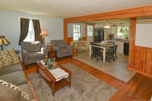 20 Grand St, Enfield CT 06082-4627 exterior