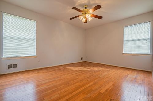 6 Sarah Ct, Edison NJ 08817-2288 exterior