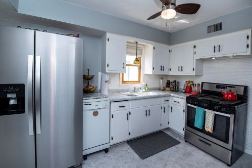 3842 84, Milwaukee WI 53228-1706 exterior