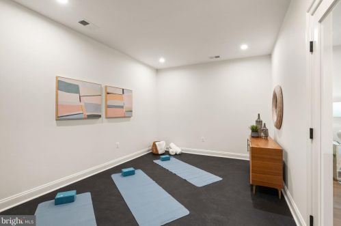 5543 10th St, Arlington VA  22205-2416 exterior