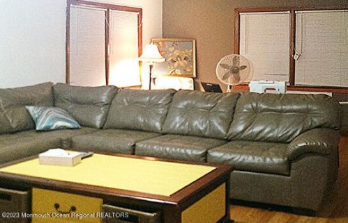 165 Pond Rd, East Freehold NJ 07728-1320 exterior