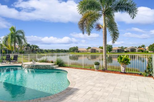 410 Aqua Vista Ln, Fort Pierce FL  34986-2645 exterior